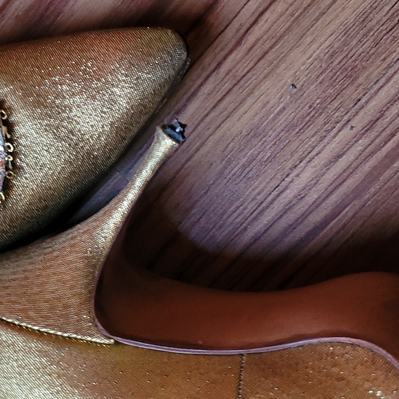 Shoes - Picture 4 of 9